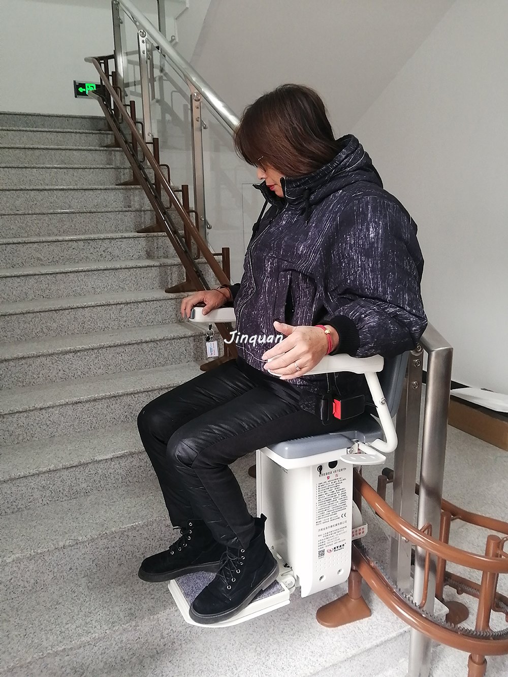 濟南座椅電梯安裝完畢