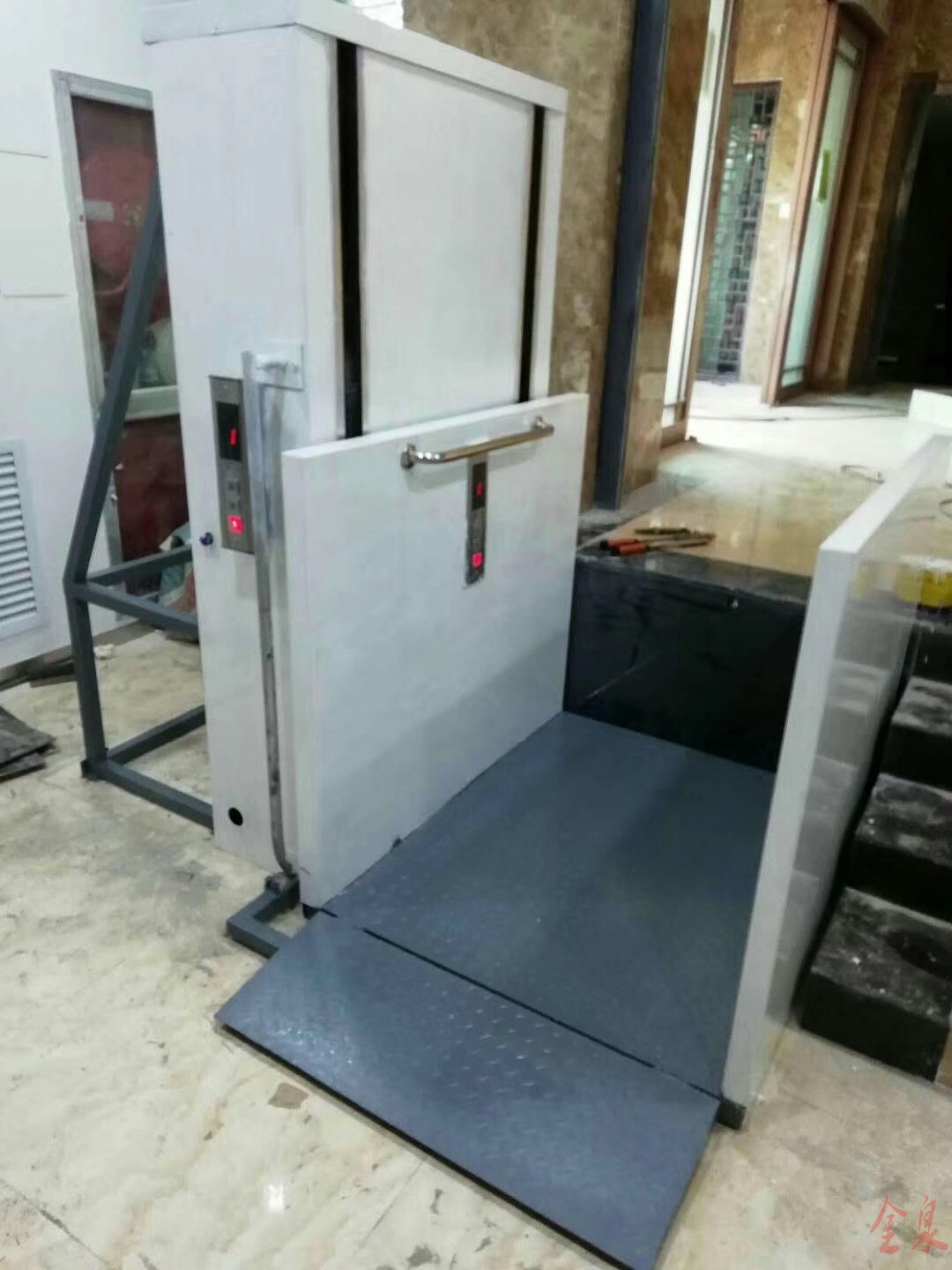 無(wú)障礙升降平臺(tái)